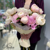 Момбукет из пионов №99 Nimfea Flowers Boutique