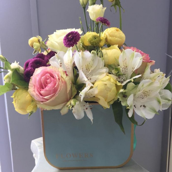 Букет в шляпной коробке №15 Nimfea Flowers Boutique